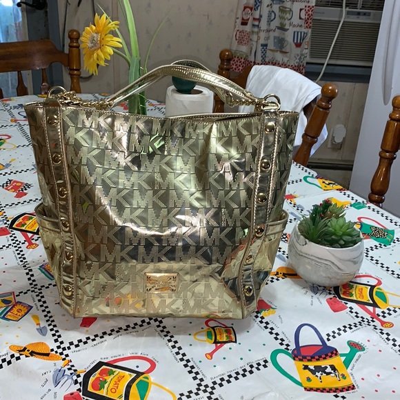 Michael Kors Handbags - 🔥TODAYS DEAL ONLY🔥 Michael Kors XL bag excellent condition